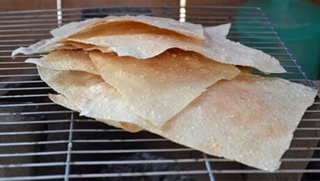 Bánh tráng Mỹ Lồng được làm từ bột gạo